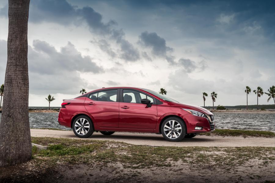  Nissan Versa SR 2019 года  (NA) (фото 13 из 15)